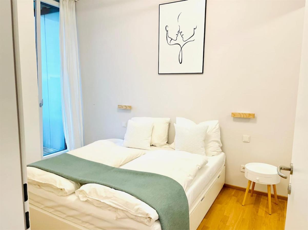 Sunrise Above Sky With Rooftop Pool Apartamento Viena
