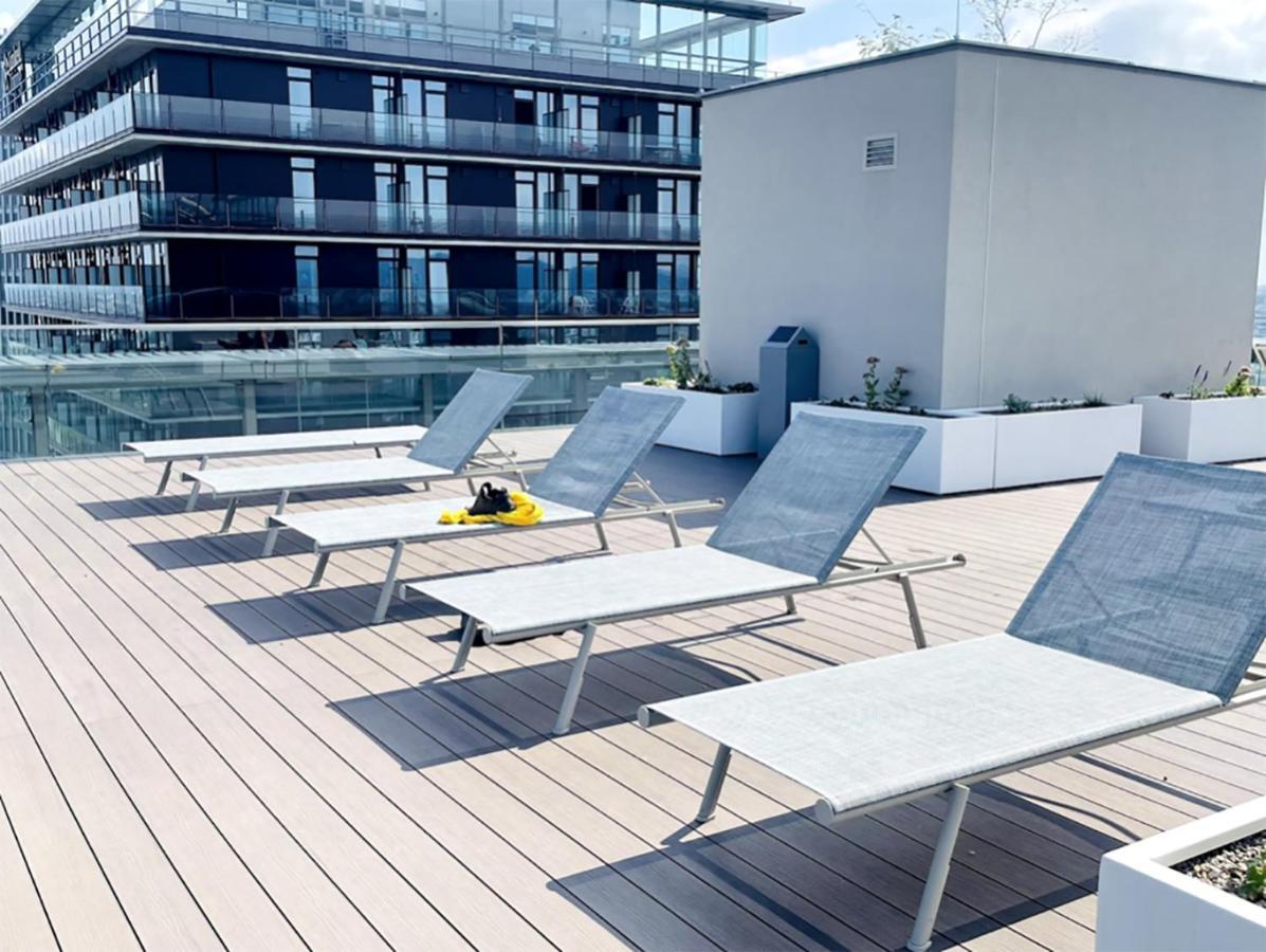 Sunrise Above Sky With Rooftop Pool * Viena